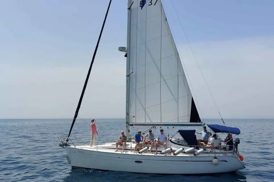 Yate de vela Sashi - Turismo de lujo