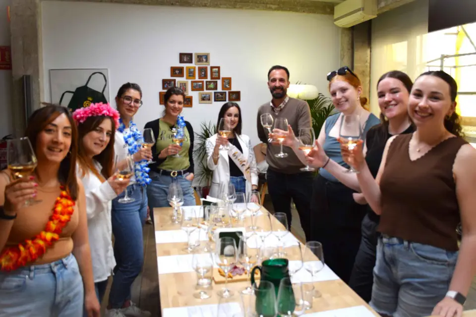 Cata de vinos y quesos en el corazón de Madrid