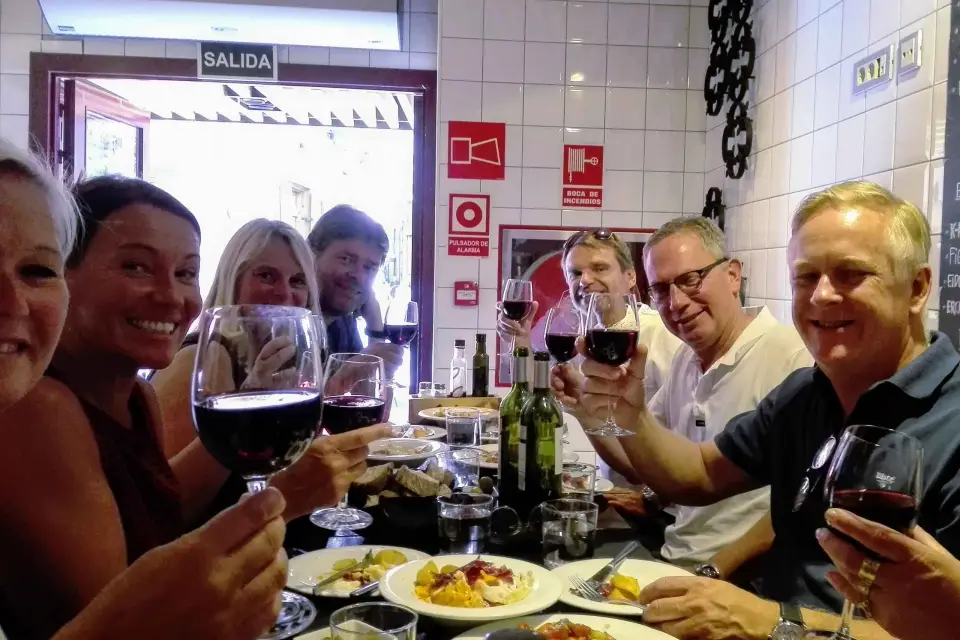 Madrid: Comida con vino y tapas