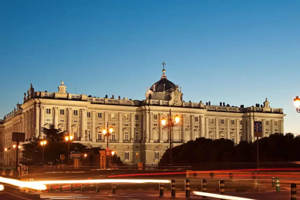 Descubre la grandeza: Palacio Real de Madrid