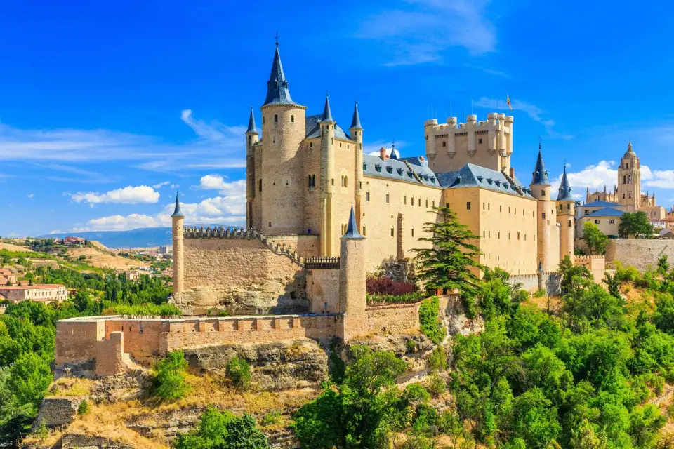 Desde Madrid: Excursión de un día con guía a Segovia, Alcázar opcional