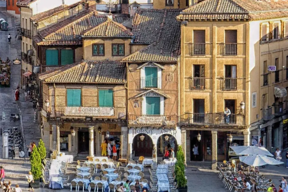 Madrid:Excursión de un día privada a Segovia y de compras con un lugareño