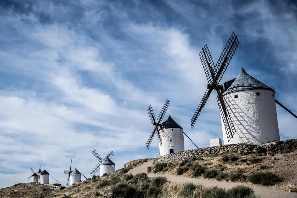 Desde Madrid: Excursión de un día a Toledo, Molinos de Viento y Alcalá de Henares