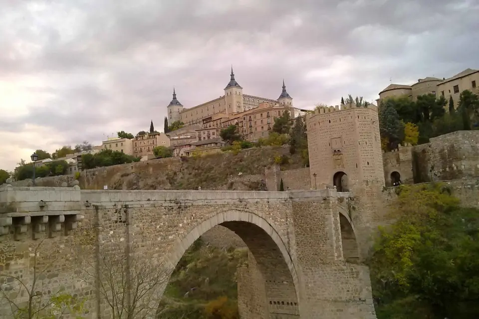 Desde Madrid: Excursión de un día a Toledo y Segovia