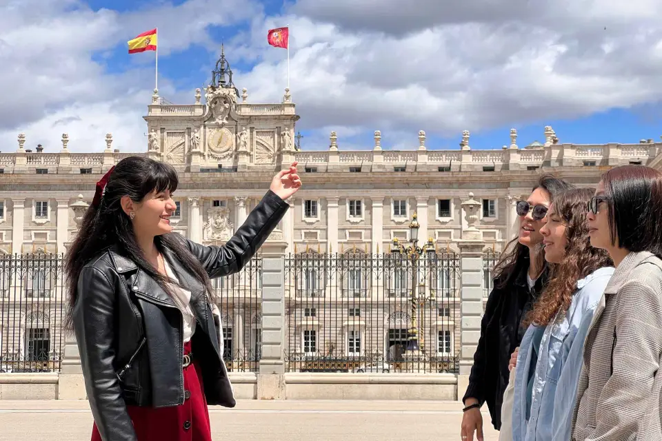 Madrid: Palacio Real y Dinastía de los Austrias Tour en Grupo Reducido