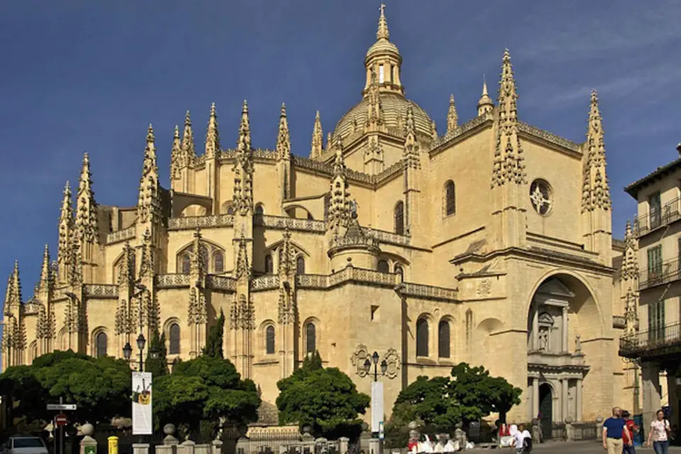 Private Tour Monasterio Escorial & Segovia with hotel pickup
