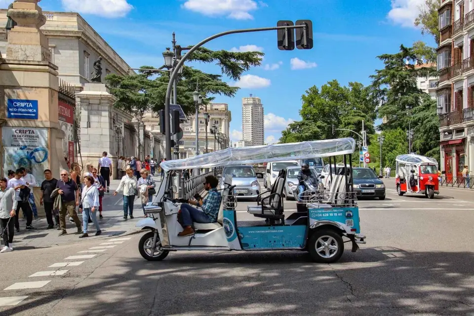 Recorrido de Bienvenida en Tuk Tuk por Madrid
