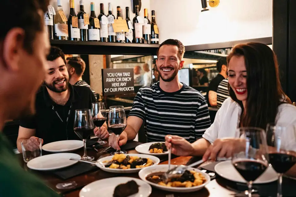 Madrid: Ruta guiada de tapas y vinos con visita a terrazas