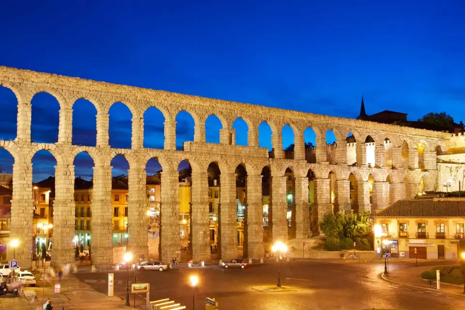 Segovia: Excursión de día completo con traslado de ida y vuelta a Madrid
