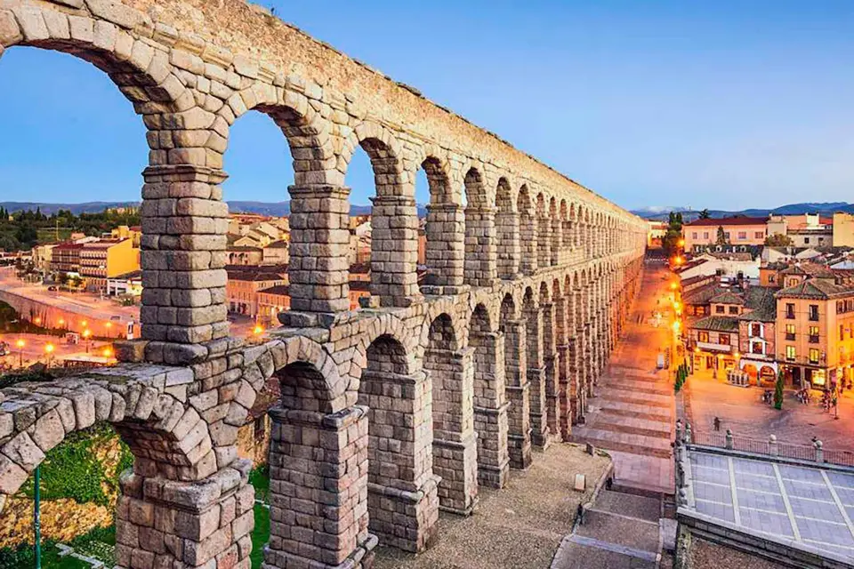 De Madrid a Segovia y Toledo: Explora el Alcázar