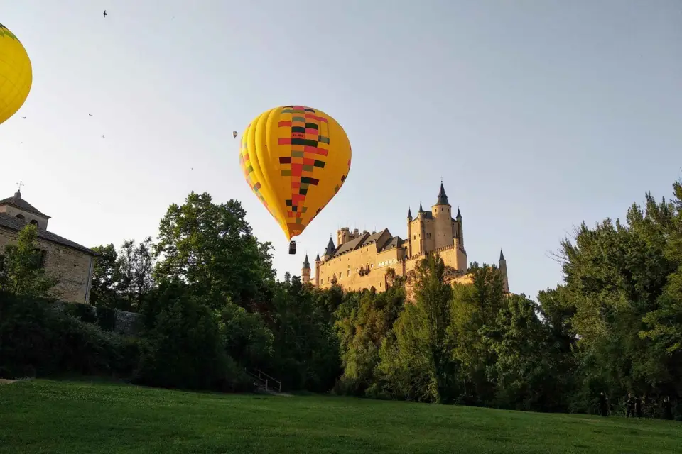 Segovia: Viaje en Globo con Opción de Traslado desde Madrid