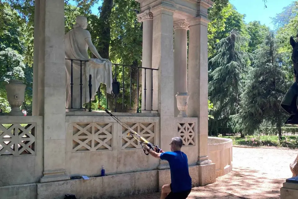 Madrid: Sesión de Fitness Personalizada en el Parque del Retiro