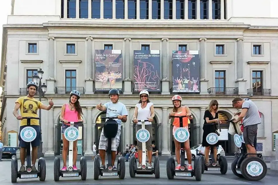 Madrid: tour de 1 h en Segway con chocolate con churros
