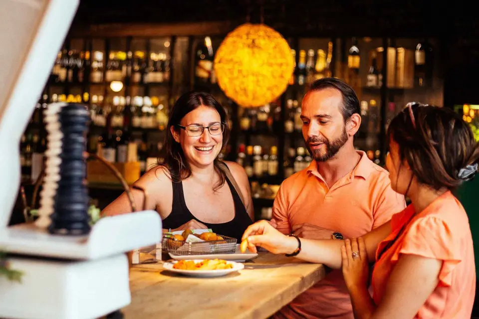 Madrid: Tour gastronómico privado - 10 degustaciones con lugareños