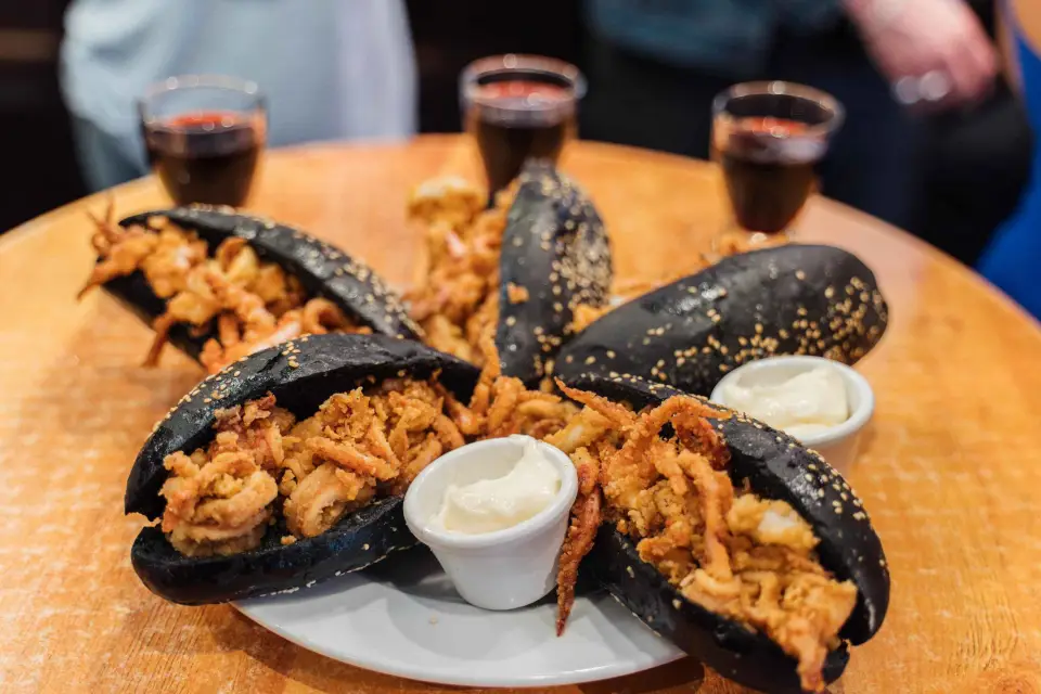 Tour gastronómico de tapas borrachas con cena en Madrid