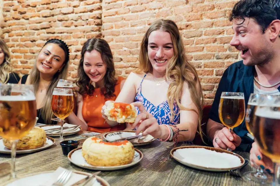 Madrid: tour gastrónomico Tapas Crawl con 6 tapas y 4 bebidas