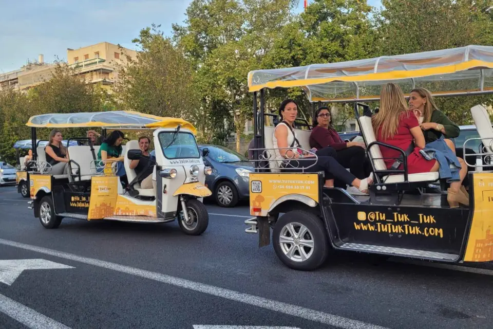 Tour con guía privado en Tuk Tuk por Madrid 60min