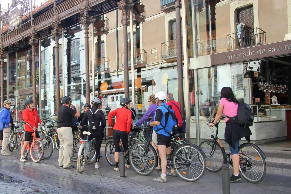 Madrid: tour guiado en bici de 3 horas en grupos reducidos
