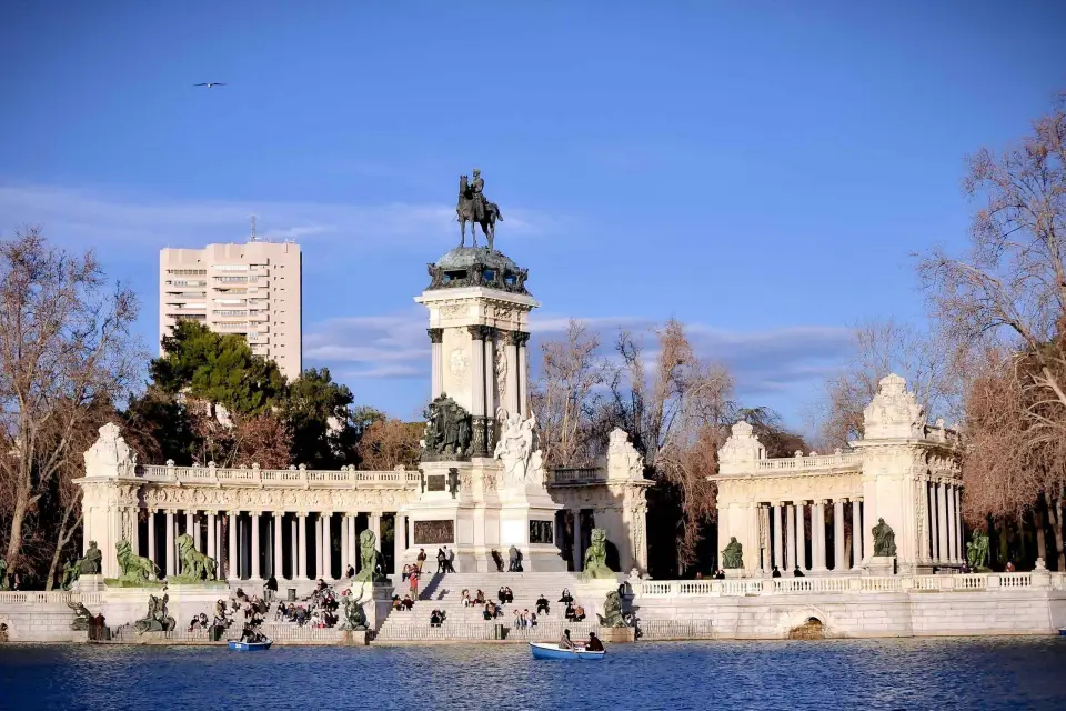 Madrid: tour a pie guiado de 1,5 h por el parque del Retiro