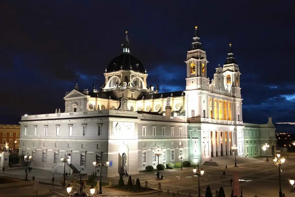 Madrid: Tour a pie de la Noche Encantada en español