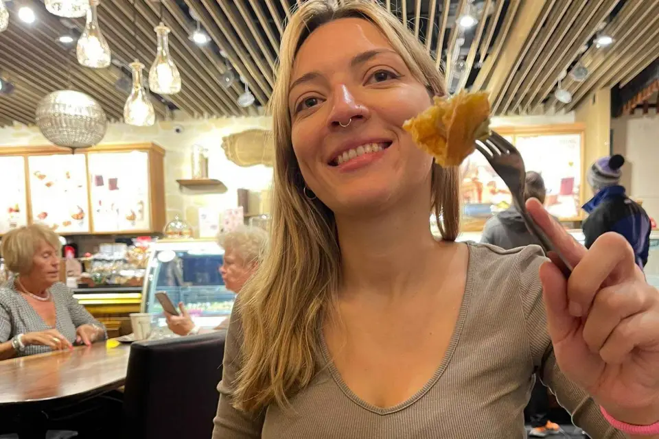 Tour Privado de Comida y Bebida Auténticas con Guía Local