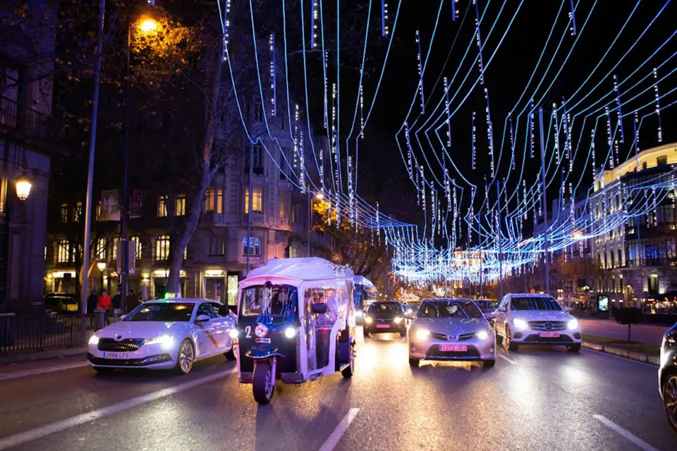 Madrid: Tour privado de las luces de Navidad en Eco Tuk-Tuk