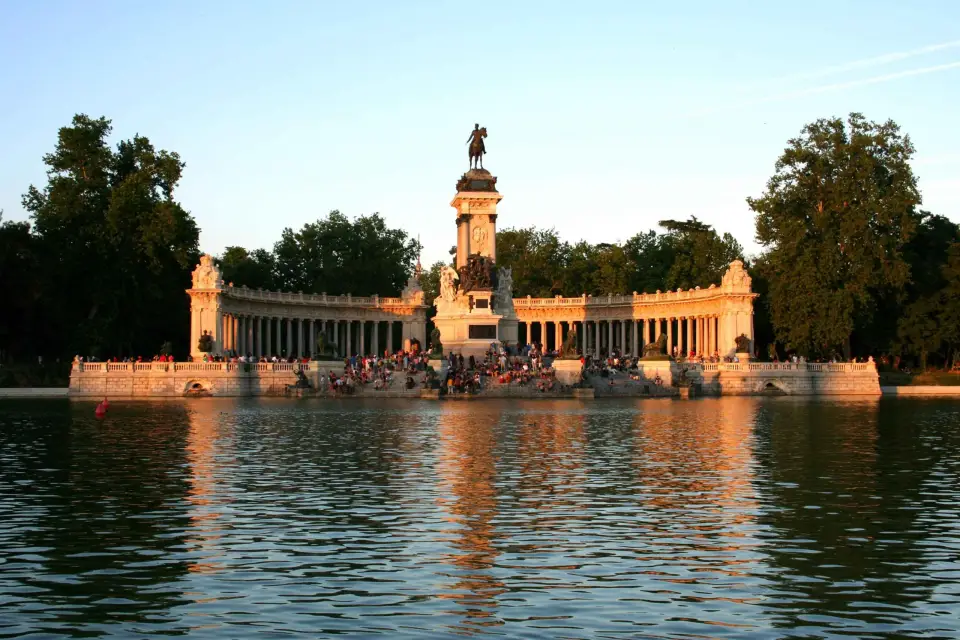 Madrid: Tour privado personalizado de la ciudad con conductor y guía