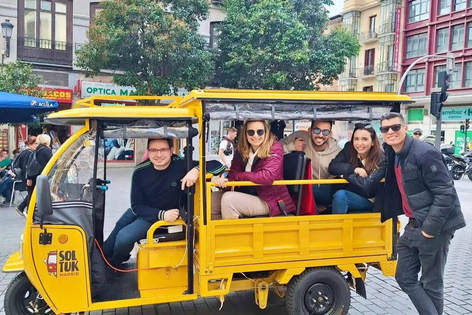Tuk Tuk 1 hora por lo mejor de Madrid con audioguía