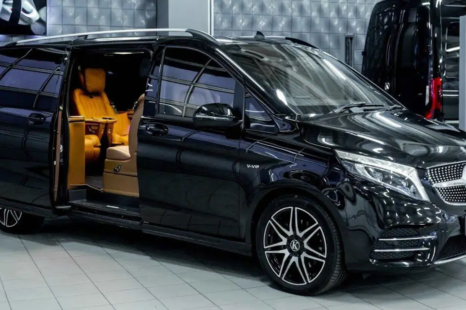 Viaje de ida y vuelta del Aeropuerto de Madrid a Madrid en Minivan de lujo