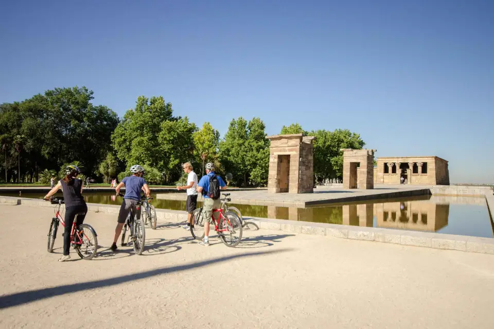 Visita guiada en bici o bicicleta por la ciudad de Madrid para grupos reducidos