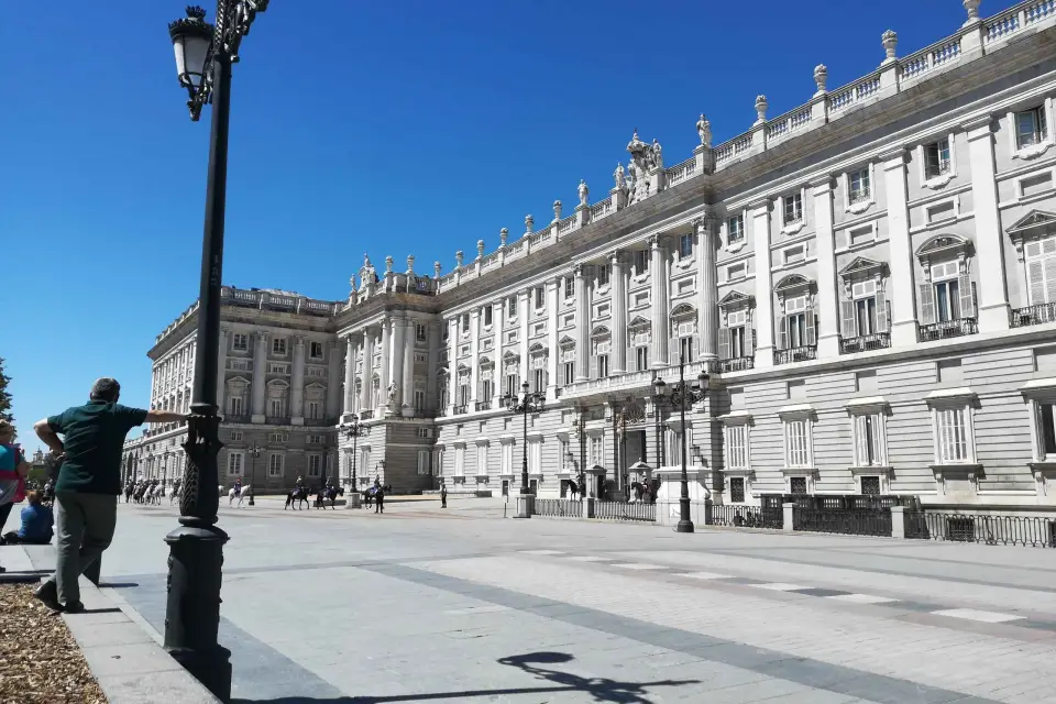 Madrid: Visita guiada en grupo compartido al Palacio Real