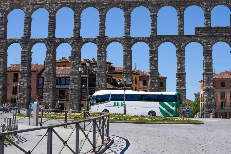 Desde Madrid: Visita a Segovia con entrada a la Catedral y al Alcázar