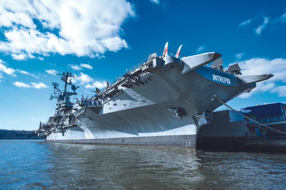 Entrada al Museo Intrepid