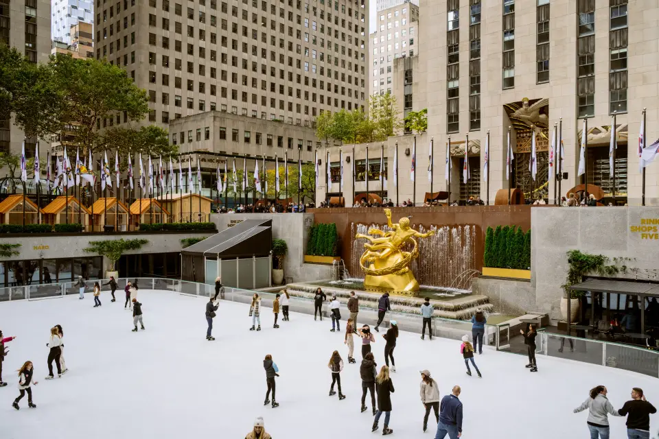 Entrada a The Rink, la pista de patinaje sobre hielo de Rockefeller Ce