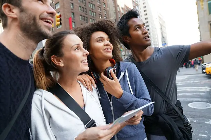 AMIGOS en la ciudad de Nueva York Tour privado en automóvil con entradas