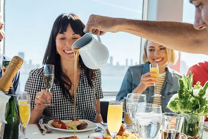 Brunch con mimosa sin límite, el clásico de Nueva York, en el muelle de cruceros n.° 15