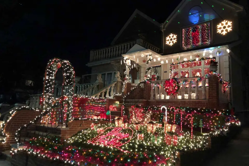 Ciudad de Nueva York: Recorrido por las luces de Navidad de Dyker Heights