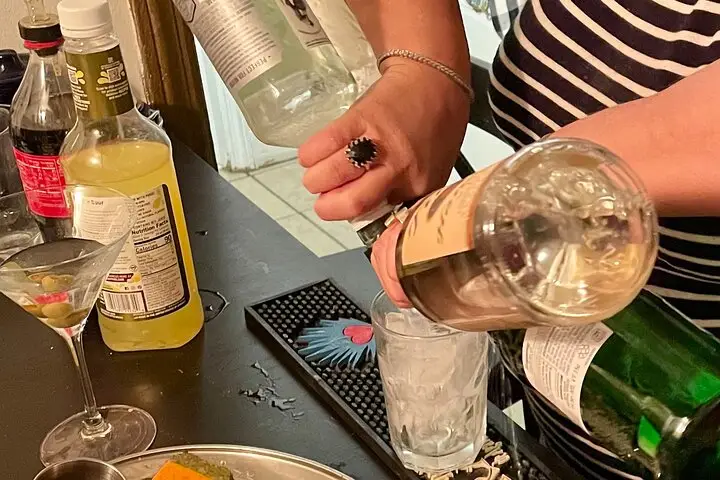 Clase de Charcutería y Cócteles en Midtown