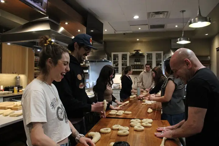 Clase de fabricación de bageles con Baker UWS galardonado