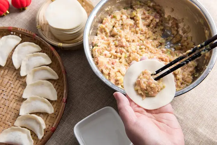 Clase de preparación de bolas de masa gyoza en Nueva Jersey