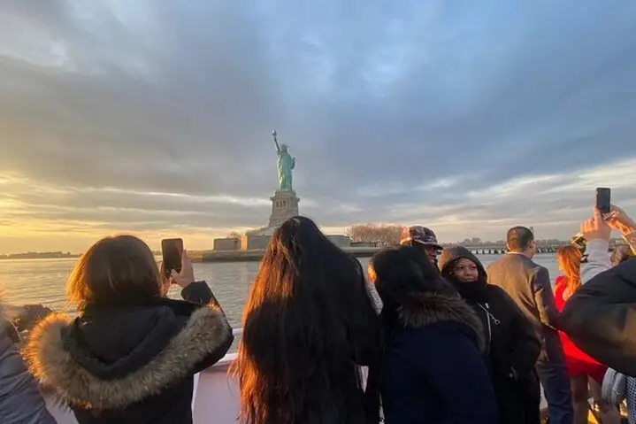 Combo de Nueva York: crucero a la Estatua de la Libertad, catedral de San Patricio y entrada al Moma