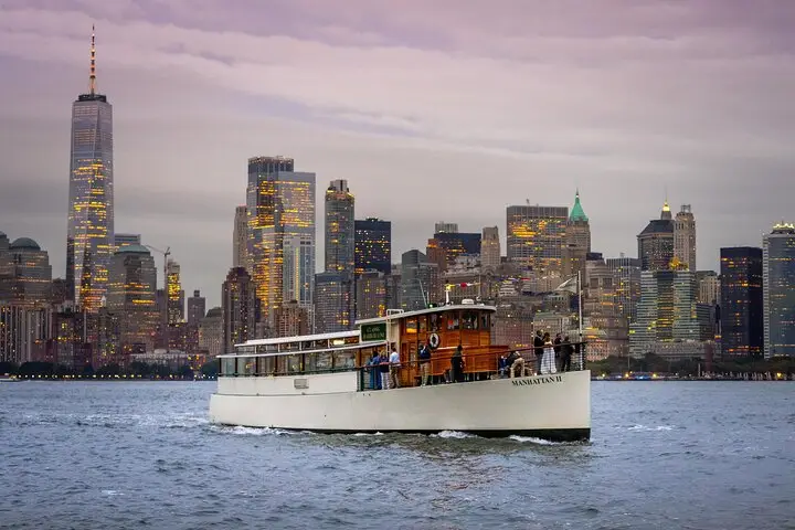 Crucero al atardecer en Manhattan en velero con bebida de cortesía