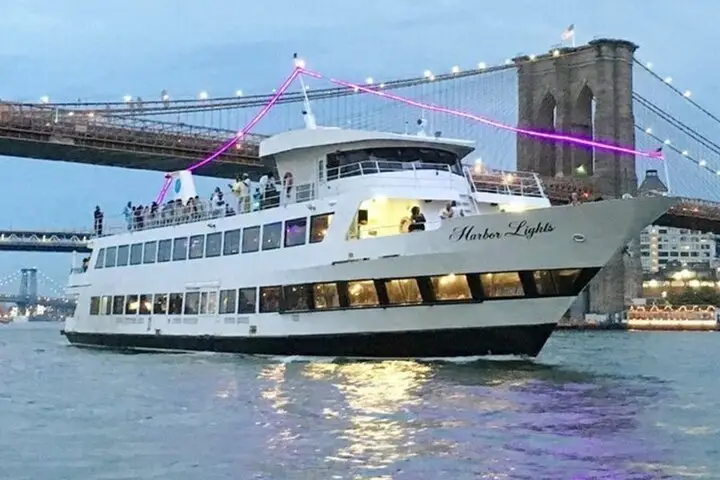 Crucero en barco por la fiesta de las luces del puerto del 4 de julio de 2025