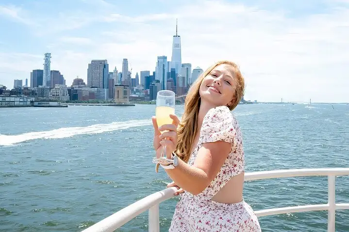 Crucero con brunch sin límites por Nueva York y vistas emblemáticas