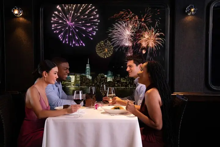 Crucero con cena buffet de Nochevieja en el muelle 15 de Nueva York