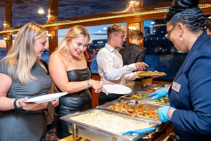 Crucero con cena por el horizonte de la ciudad de Nueva York