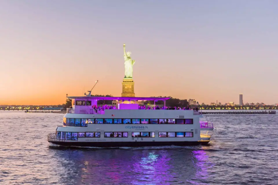 Nueva York: crucero con cócteles Alive After Five