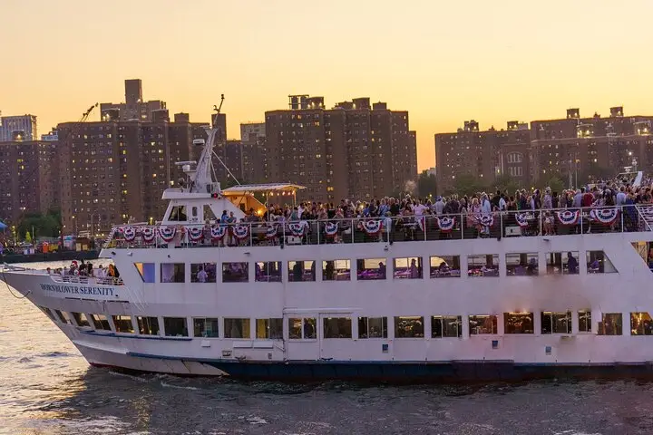 Crucero por la fiesta del 4 de julio en Serenity Yacht NYC