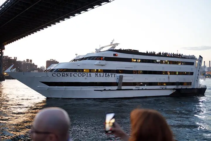 Crucero por la fiesta de fuegos artificiales de la ciudad de Nueva York