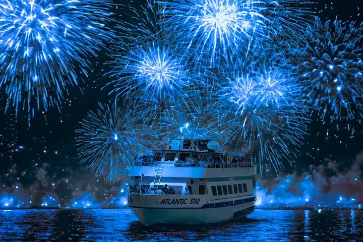 Crucero de fuegos artificiales por el Día de la Independencia con muelle 36 de barra libre